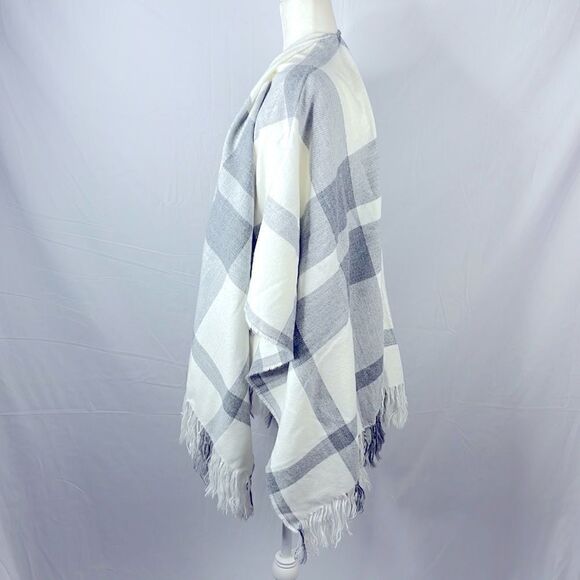 Blanket Scarf Gray and White with fringe - Picture 3 of 6